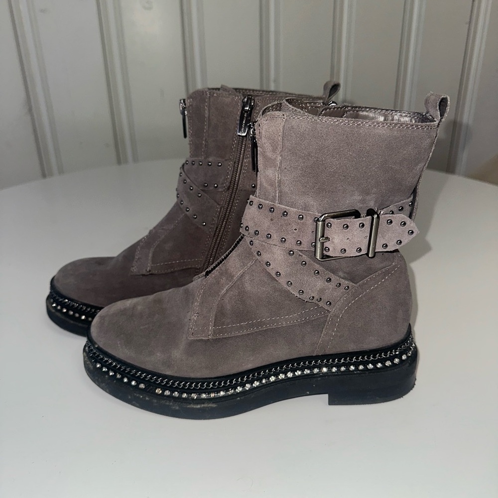 Vince Camuto Blinda Peltro Grey Moto Chic Chain Rim Platform Lug Sole Booties